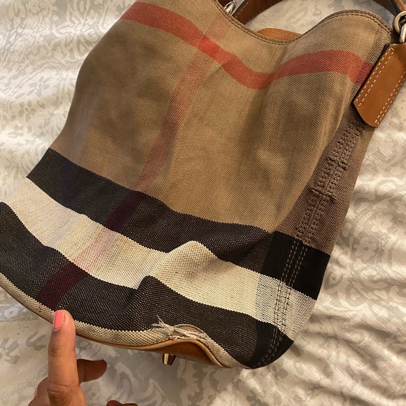 Burberry bucket loved and used - Picture 3 of 8